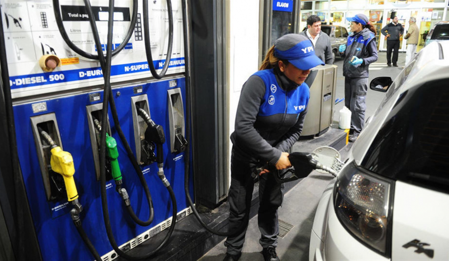 Este miércoles YPF aumentó un 9% sus combustibles