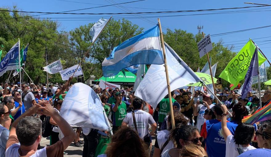 Gremios y organizaciones sociales movilizan en las principales ciudades de Río Negro