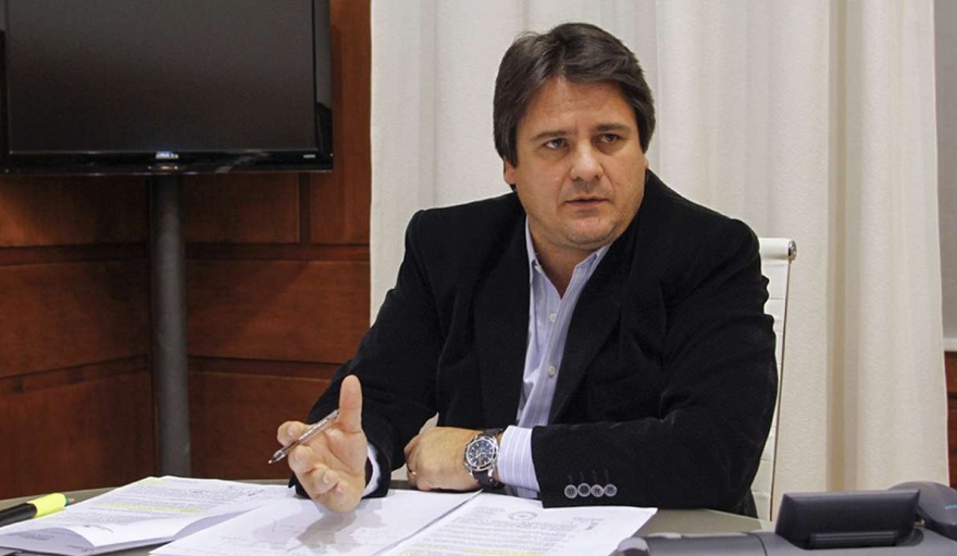 Gaidó cruzó a Caputo por sus amenazas a los gobernadores