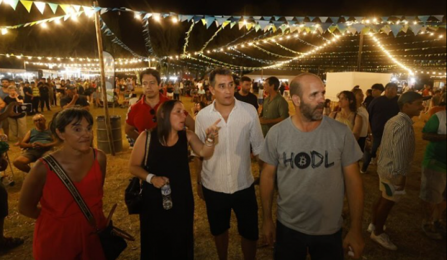 Buena concurrencia en la primera noche de la Fiesta Nacional del Mar y el Acampante