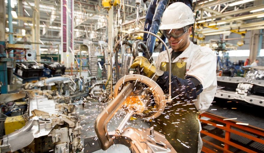 La devaluación no mejora la competitividad industrial, según un informe del CCC