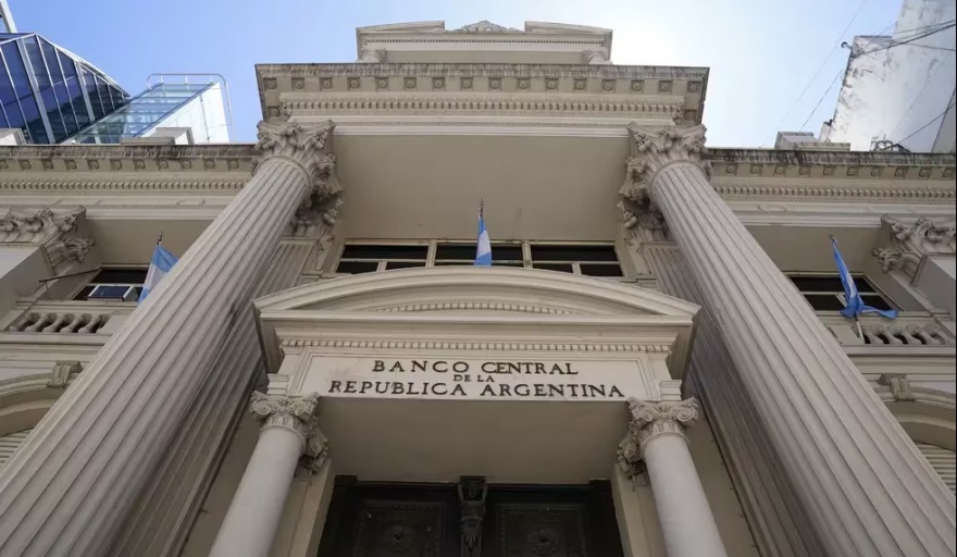 En Banco Central baja las tasas de ínteres a un 80%