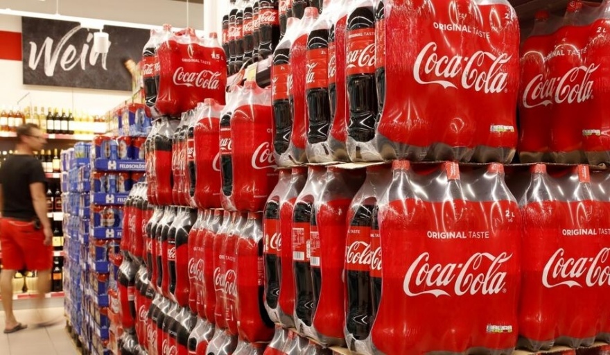 Efectos inéditos de la recesión: Coca-Cola remata productos en góndolas por proximidad de vencimientos