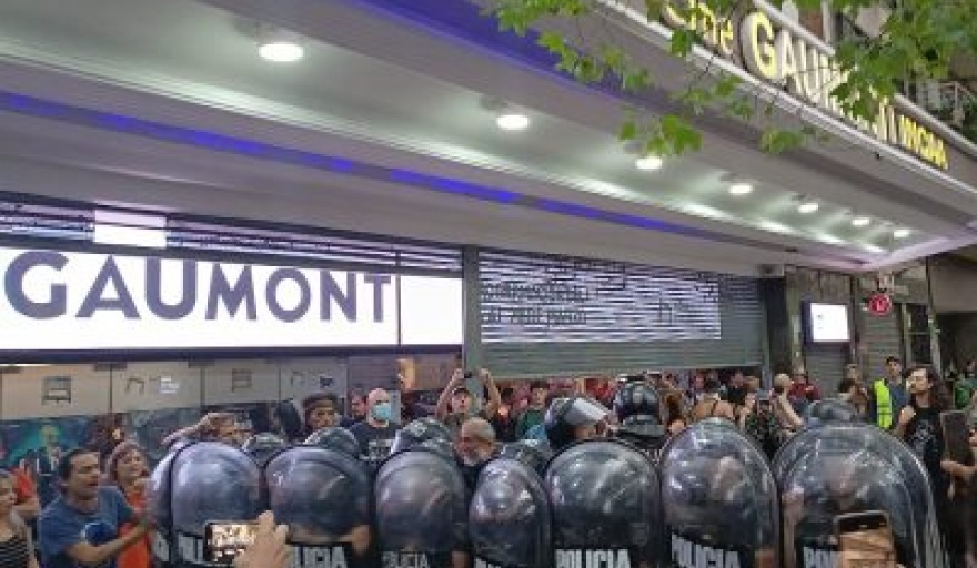 Represión en la protesta en defensa del cine nacional