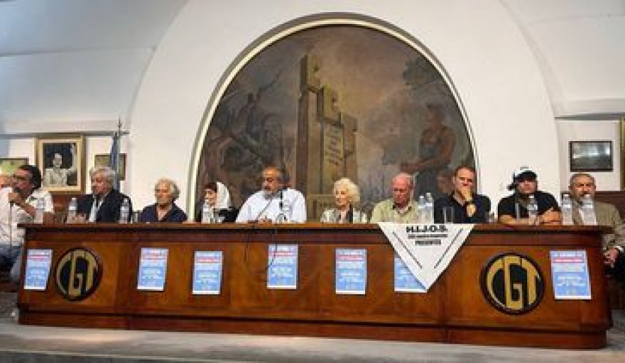 Movilización masiva en plaza de mayo por el día de la Memoria