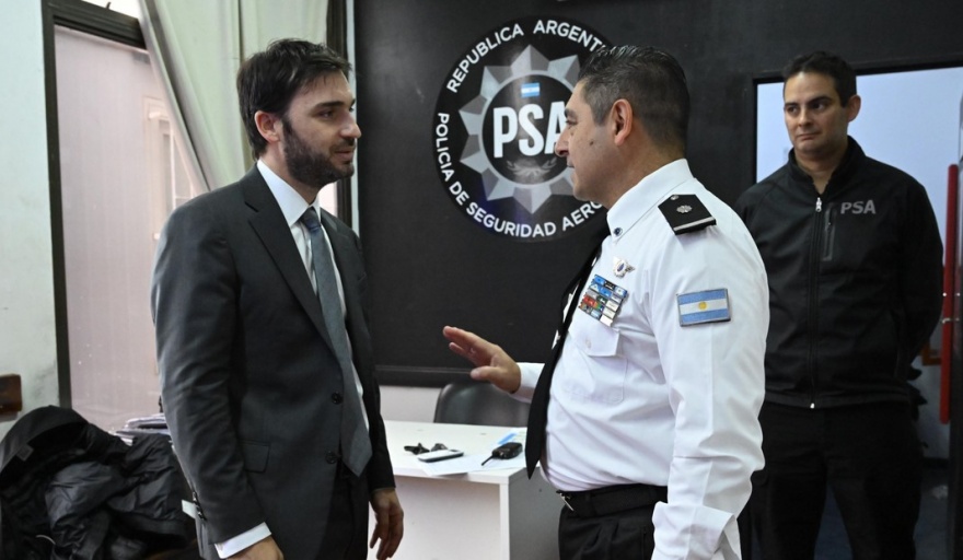 Evacuaron el avión en el que viajaba el gobernador de Chubut, Ignacio Torres, por amenaza de bomba