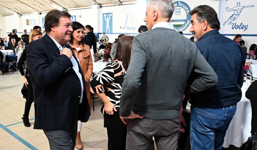 Weretilneck reunió a sus funcionarios y le pidió más cercanía con la gente