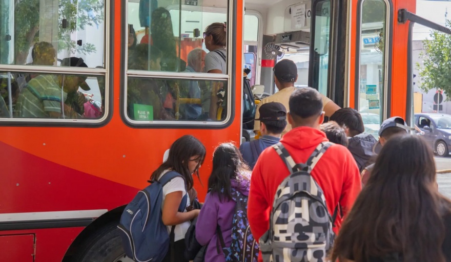 El Gobierno Provincial abona una nueva cuota y se hará cargo del subsidio al transporte