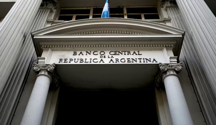 En Banco Central quitó un requisito para acceder a los pagos de dólares en el exterior