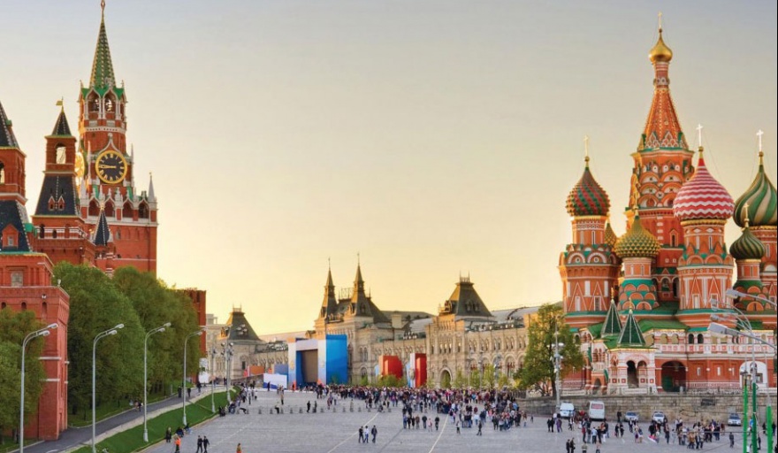 15 consejos de El Mago del Kremlin que Milei toma al pie de la letra