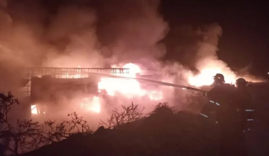 Impactante: se prendió fuego un camión en Vaca Muerta