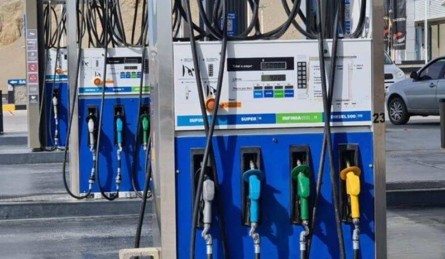 Las estaciones de servicio tendrán que informar en los surtidores si cobran tasas municipales