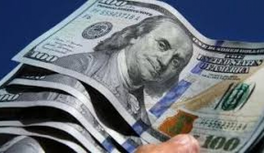 Volvió a subir el Dólar Blue y terminó en los $1235