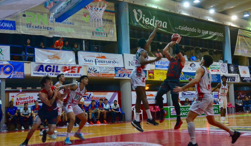 El conjunto rionegrino Deportivo Viedma se impuso en su primer partido como local en la Liga Argentina