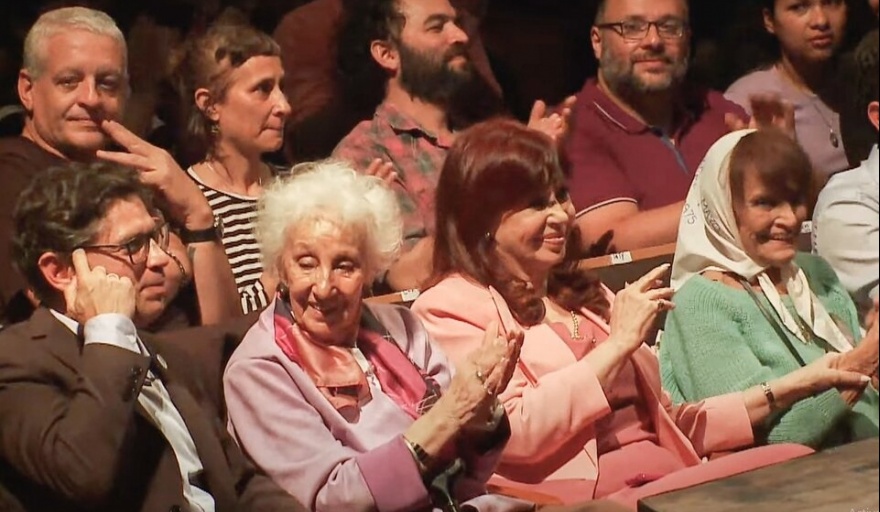En un acto de Abuelas de Plaza de Mayo se reunieron Kicillof y CFK