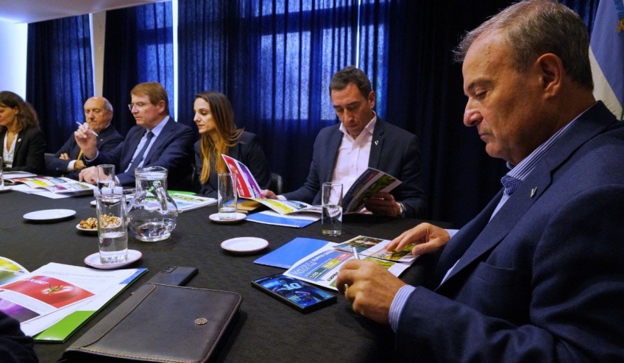 Pesatti firmó un Convenio de Cooperación entre Río Negro y Milán en la presentación de Macfrut 2025