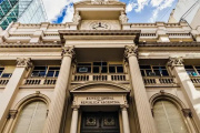 Expectativa en los bancos: el BCRA se prepara para flexibilizar encajes y descomprimir las tasas