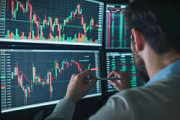 Bonos en dólares arrancan la semana en rojo y crece la tensión por las reservas
