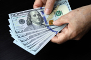 Argentina y Venezuela tienen los salarios mínimos más bajos de la región: alerta por el deterioro del ingreso en dos países clave de América Latina