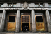 El Tesoro solo logró renovar el 45,7% de su deuda y liberó más de $2 billones