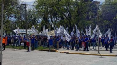 Río Negro: masiva movilización de UPCN y ASSPUR en Viedma contra el ajuste salarial del gobierno de Weretilneck