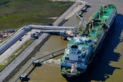 Por ahorrarse $40 millones de dólares en obra publica, el Gobierno gastará $500 millones de dólares en importación de gas