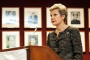 Argentina busca frenar la entrega de acciones de YPF y espera una decisión clave de la jueza Loretta Preska