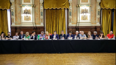 Kicillof, Massa y Máximo Kirchner sellan la unidad del peronismo bonaerense bajo el frente "Fuerza Patria"