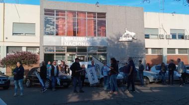 Por los inminentes despidos en Vialidad Nacional, trabajadores del sector se movilizan en la ciudad de Viedma