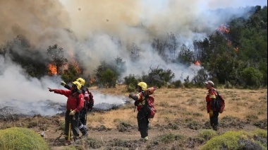 Incendio en Los Alerces: el fuego sigue activo pero controlado