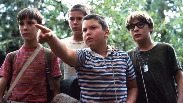 Will Wheaton (Gordie Lachance) ;River Phoenix (Chris Chambres); Jerry O´Conell (Vern Tessio); Corey Feldman (Teddy). De izquierda a derecha