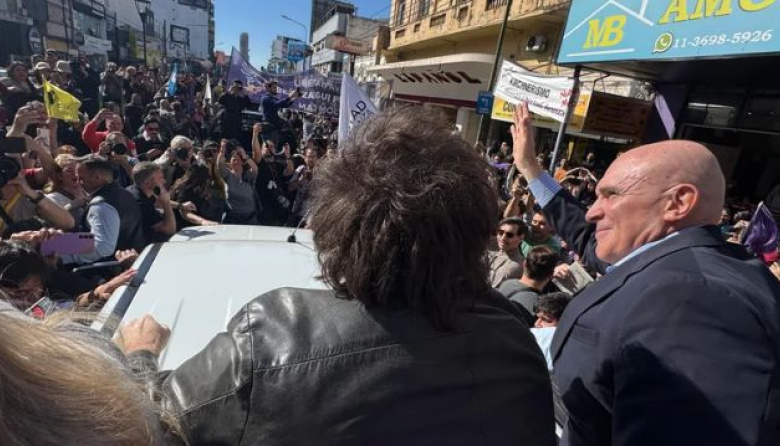 Tras los incidentes en Lomas de Zamora, Milei responsabilizó a “los kukas tira piedras” y llamó a votar contra el kirchnerismo