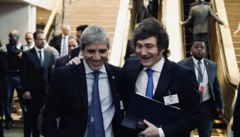 Por delitos contra de la soberanía nacional denuncian a Javier Milei, Luis Caputo y al presidente del BCRA