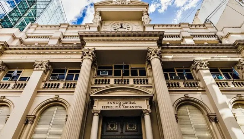 Expectativa en los bancos: el BCRA se prepara para flexibilizar encajes y descomprimir las tasas