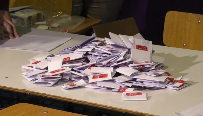 Chile cerró unos comicios históricos: primera presidencial con voto obligatorio y un balotaje prácticamente asegurado