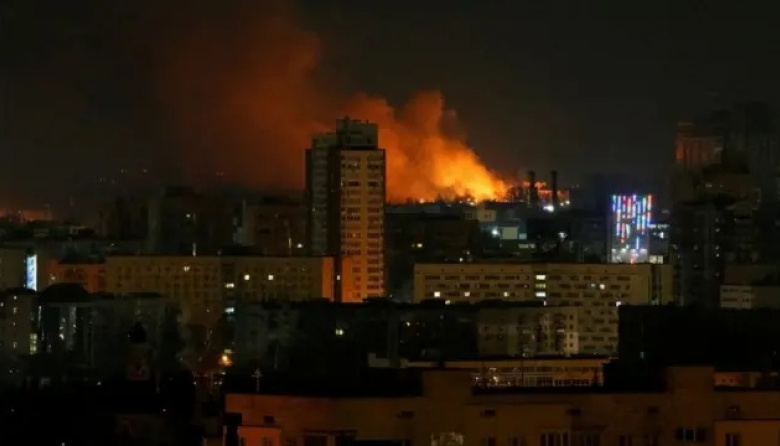 Rusia lanzó un ataque masivo sobre Ucrania en plena renegociación del acuerdo de paz y tensó aún más el escenario internacional