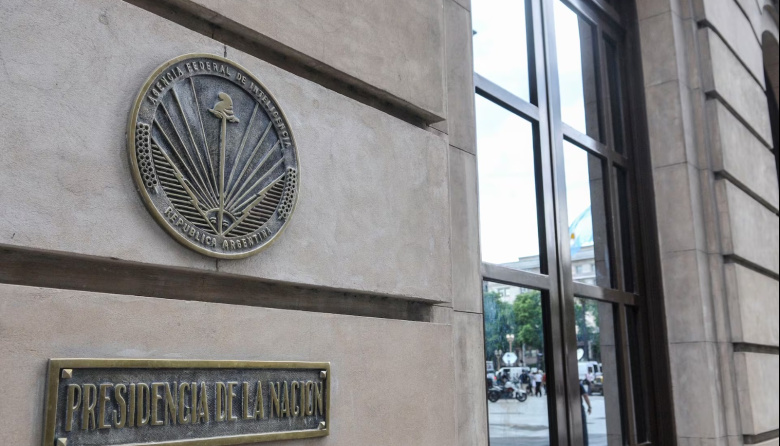 Lluvia de amparos y alarma en la Justicia por el DNU que amplía las facultades de la SIDE