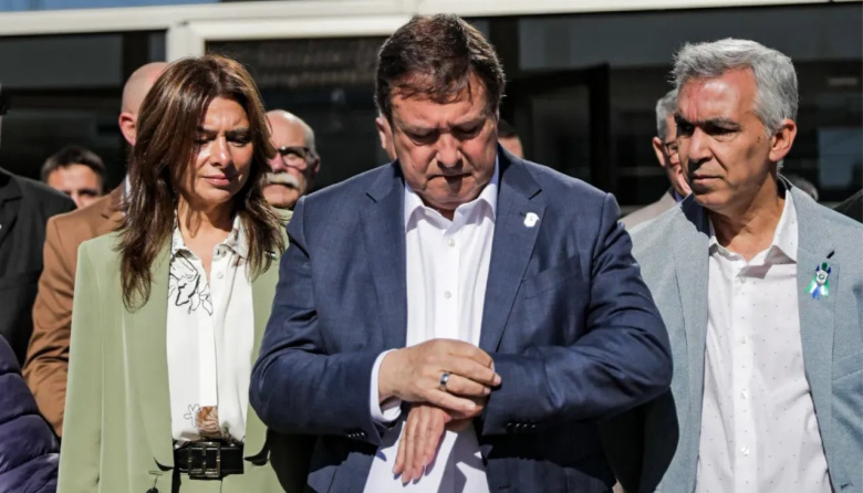 Weretilneck reordena el Gabinete y envía a la Legislatura una reforma acotada de la Ley de Ministerios