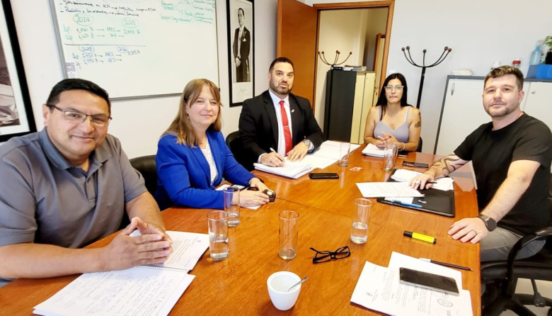 Denuncian colapso de prestaciones de PAMI en Río Negro y Neuquén y apuntan al ajuste nacional