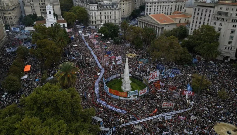 Marcha por el 24 de Marzo: multitudinaria movilización en Plaza de Mayo a 50 años del golpe
