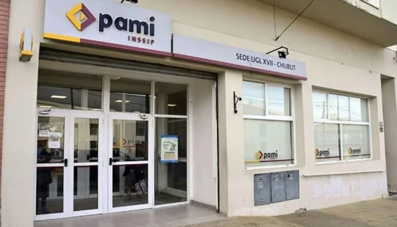 Jubilados marchan en Comodoro por el PAMI y denuncian cortes de atención