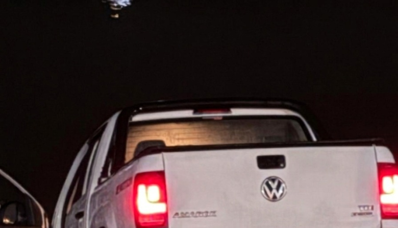 Insólito: alcoholizado cayó al río con su camioneta