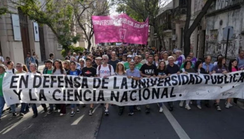 El oficialismo reflota una reforma para bajar el costo de la ley universitaria