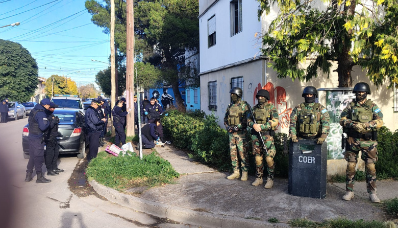 Secuestran seis armas de fuego tras múltiples allanamientos en Viedma