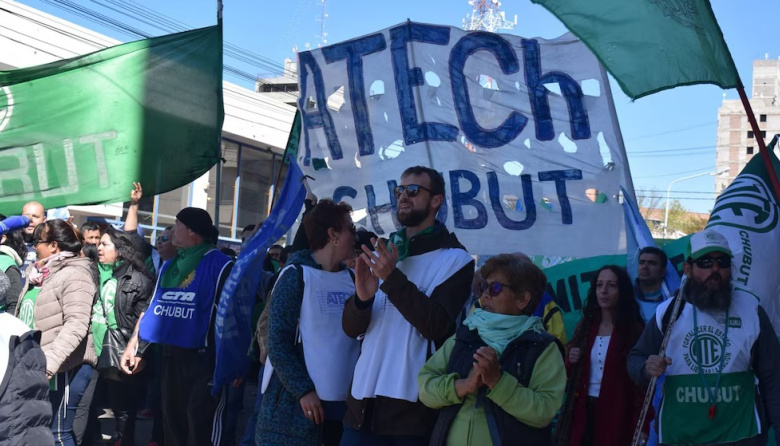 ATECH endurece el conflicto y monta un acampe frente a Educación