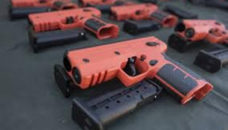 Neuquén suma pistolas Byrna y cámaras corporales a la Policía