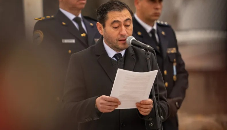 Allen al límite: más de 3.200 firmas buscan destituir a Román