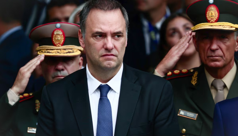 Los socios de Milei le sueltan la mano a Adorni y piden su salida del Gabinete