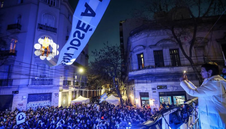 La Justicia volvió a presionar a Cristina por una bandera en San José 1111
