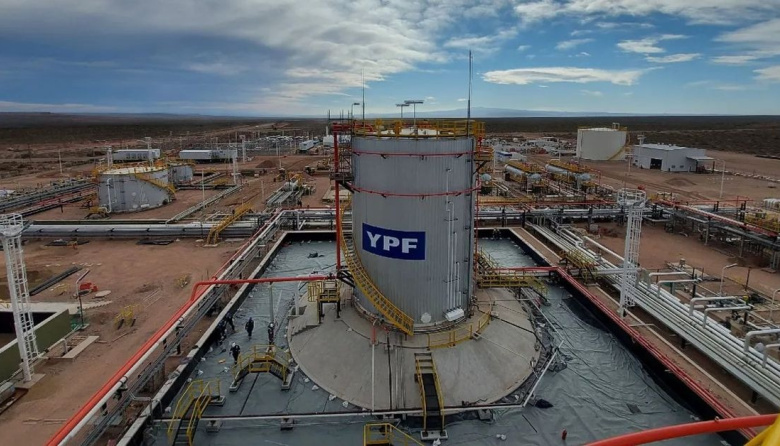 Río Negro: YPF impulsa 12 nuevos pozos en Vaca Muerta para abastecer Argentina LNG